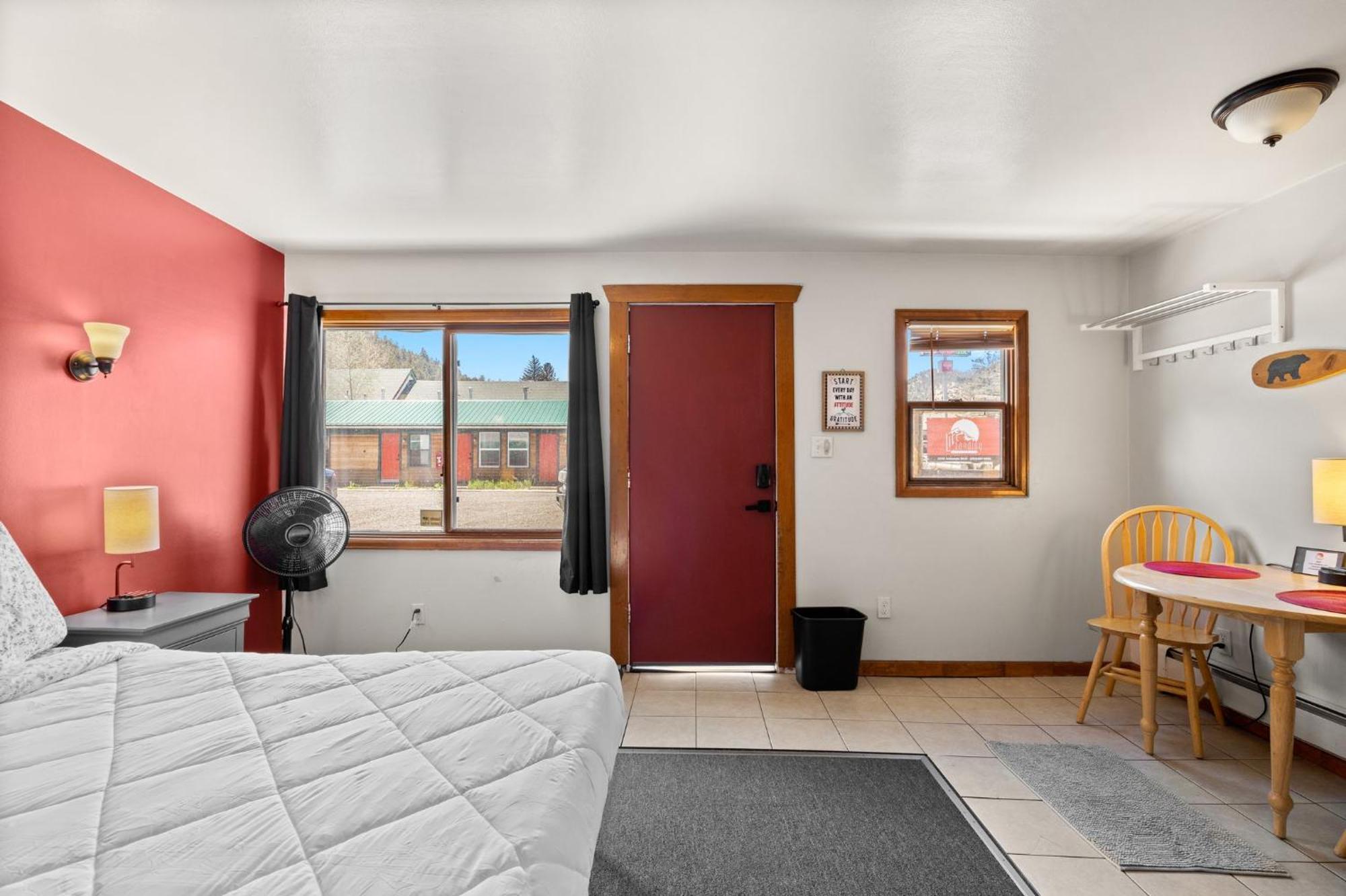 Lift Landing Hotel Idaho Springs Exterior photo