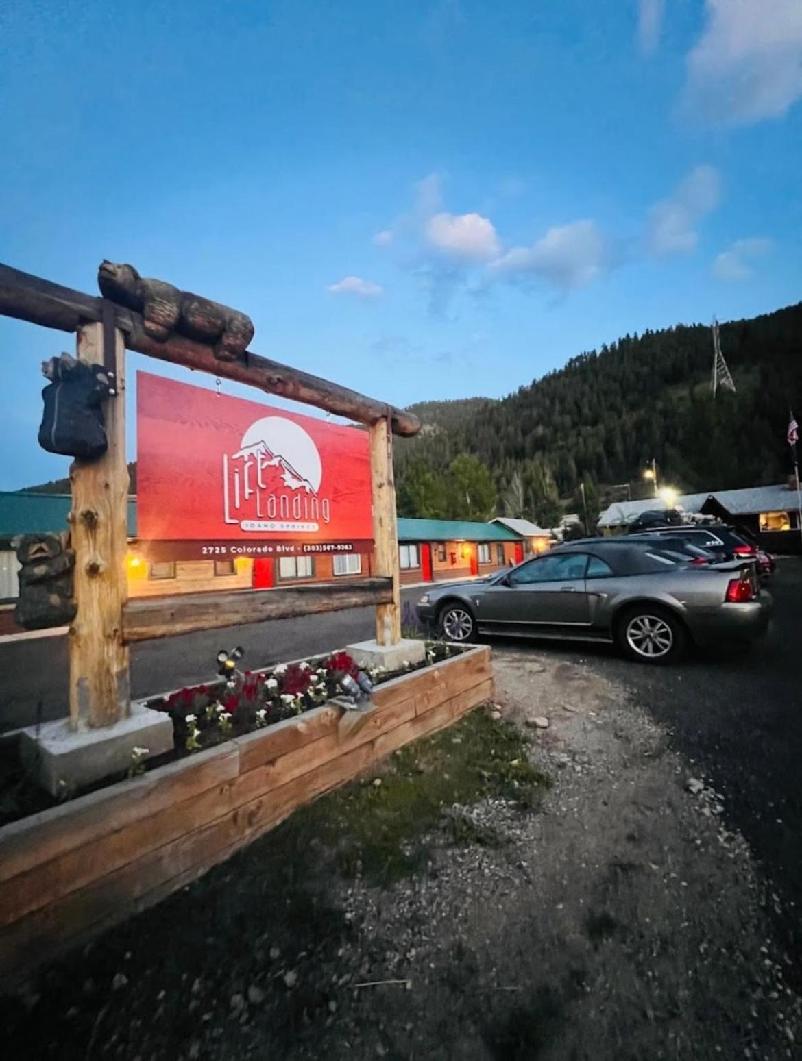 Lift Landing Hotel Idaho Springs Exterior photo